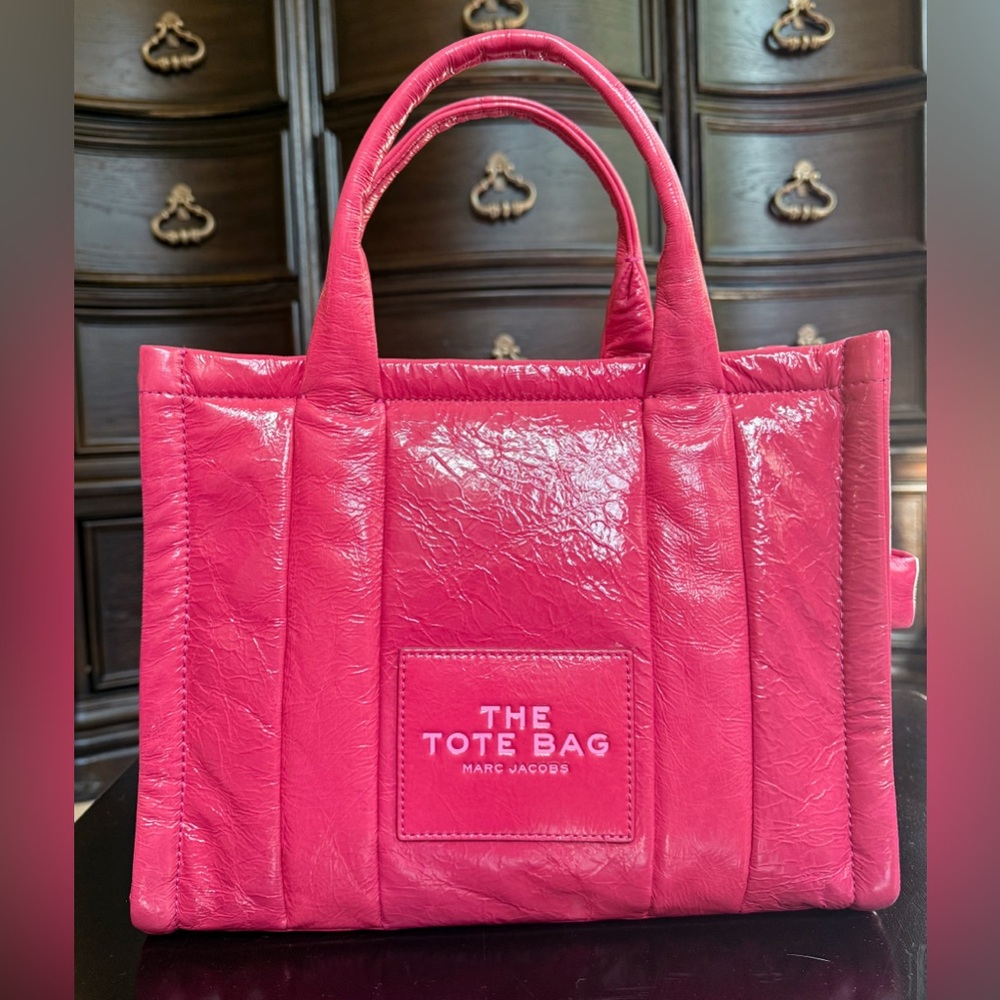 New Marc Jacobs The Shiny Crinkle Medium Tote Bag in Magenta